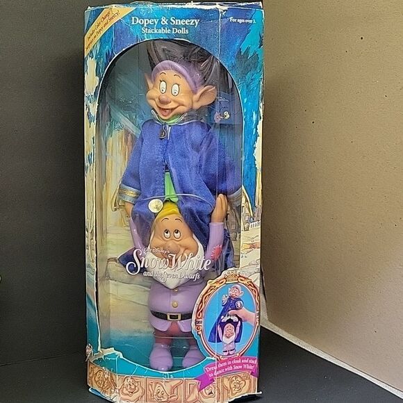 Disney Snow White and some of her Dwarfs collectible package - Picture 9 of 11